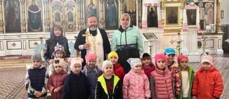 Маленькие гости в храме